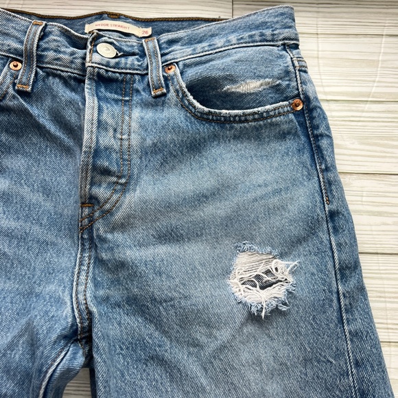 Levis Premium Wedgie Straight Jeans Womens 26 Light Blue Distressed Button Fly - Picture 7 of 14